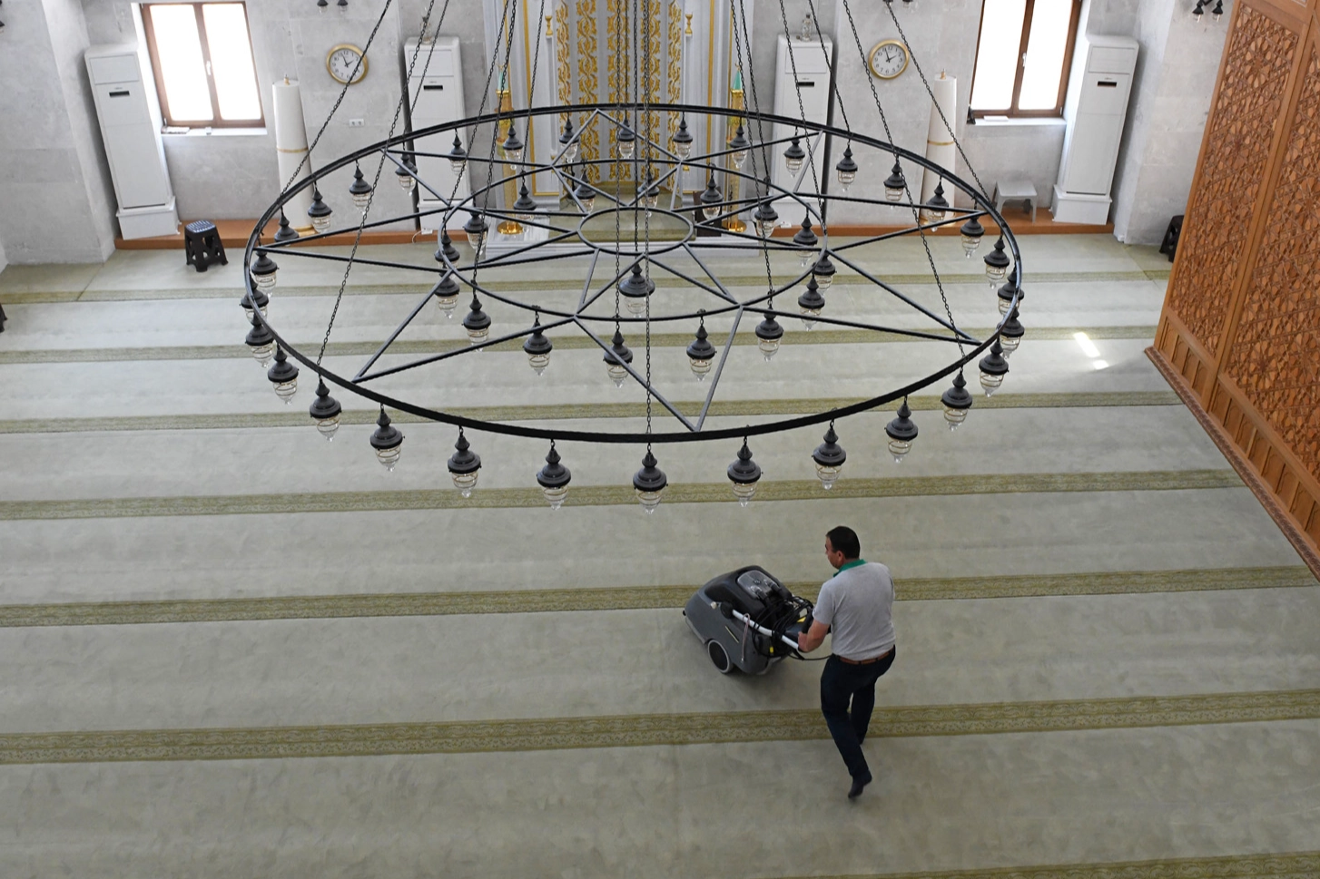 Bursa Osmangazi’deki camiler bayrama hazır